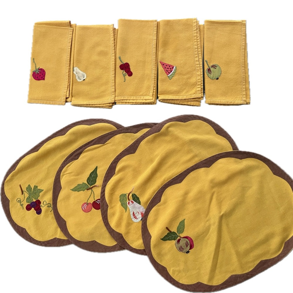 🍒VTG Mustard Yellow Scalloped Placemats & Napkins Set Retro Embroidered Fruit
